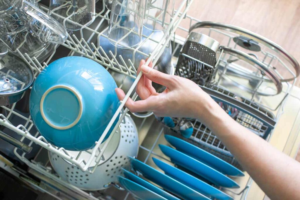 Come pulire la lavastoviglie e mantenerla efficiente