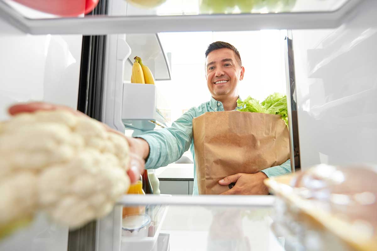 Quali alimenti vanno in frigorifero (e quali no): guida completa per una conservazione corretta