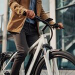 Regole per guidare la bici elettrica: patente, assicurazione e cosa dice il Codice della Strada